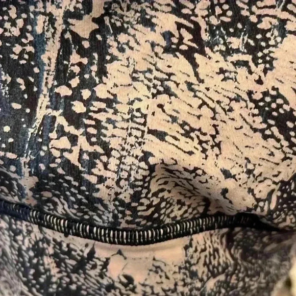 Lululemon Free To Be Moved Bra-Sz 8 - Picture 5 of 6